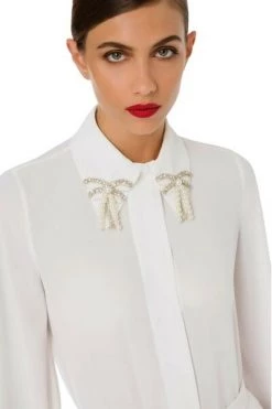 Elisabetta Franchi Longsleeve Shirts LONG SLEEVED SHIRT WITH PEARL BOWS White 6 Elisabetta Franchi Longsleeve Shirts LONG SLEEVED SHIRT WITH PEARL BOWS White -Elisabetta Franchi Winkel 324b97a2c81ba6e62b292b386f0f478c