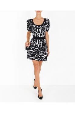 Elisabetta Franchi Casual Jurken Lettering Jacquard Mini Dress With Flounces Black -Elisabetta Franchi Winkel 3d17d7aa1dfe03b566d15d7bb0900b7c