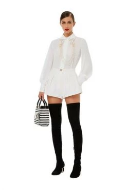 Elisabetta Franchi Longsleeve Shirts LONG SLEEVED SHIRT WITH PEARL BOWS White 7 Elisabetta Franchi Longsleeve Shirts LONG SLEEVED SHIRT WITH PEARL BOWS White -Elisabetta Franchi Winkel 3e2e87b871a0d6753826b43646170425