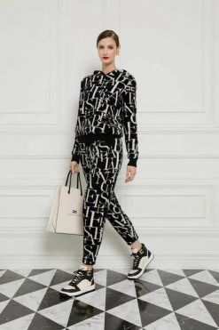 Elisabetta Franchi Hoodies & Sweatvesten Hoodies Black 7 Elisabetta Franchi Hoodies & Sweatvesten Hoodies Black -Elisabetta Franchi Winkel 5f3fd504ccea53a4819ea1f93616d766