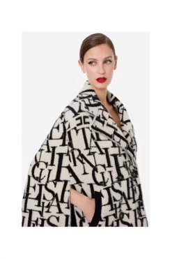 Poncho's Elisabetta Franchi Coats Black Black -Elisabetta Franchi Winkel 870f75ffbf6ec2b5990594fb838fac52