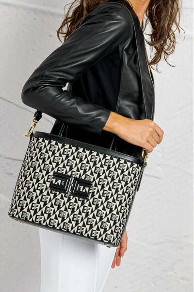 Elisabetta Franchi Schoudertassen Shoulder Bags Black 1 Elisabetta Franchi Schoudertassen Shoulder Bags Black